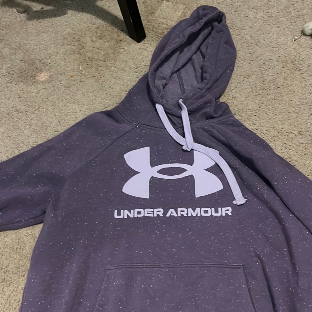 purple under armour hoddie (women’s small) worn once.